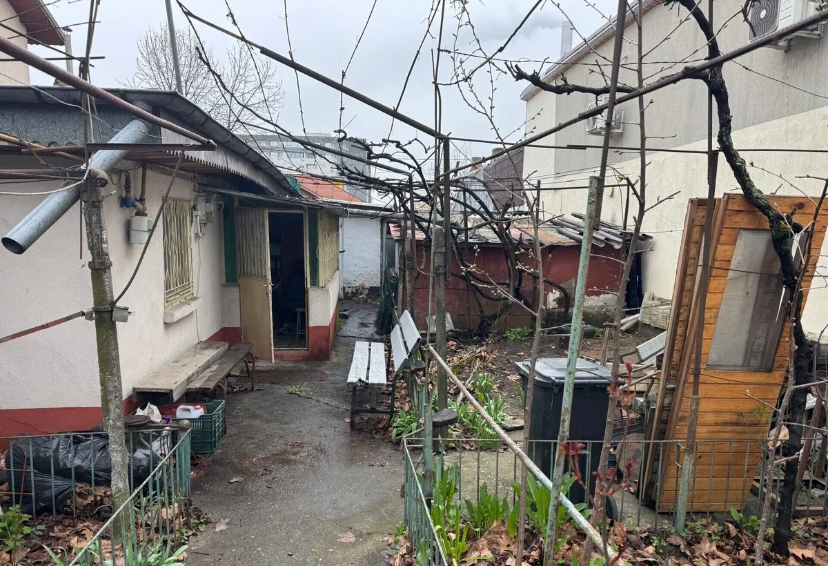 Berceni Luica teren cu casa de vanzare