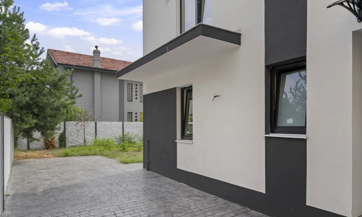 Militari Pacii Casa spatioasa cu terasa si loc de parcare