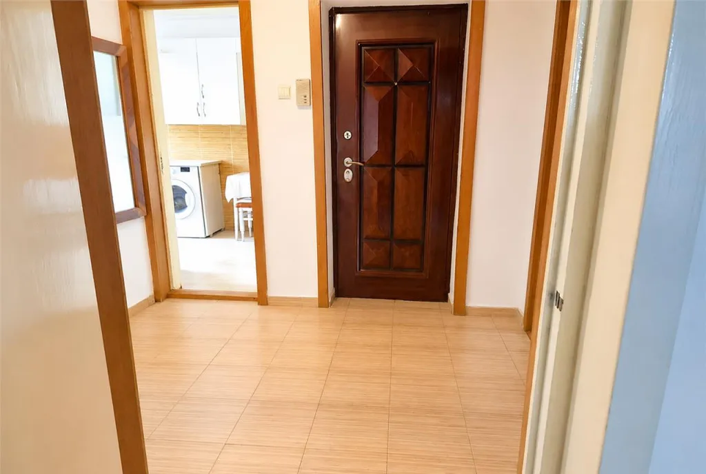 Drumul Poienii LIvada Postei 3 camere decomandate 2 balcoa