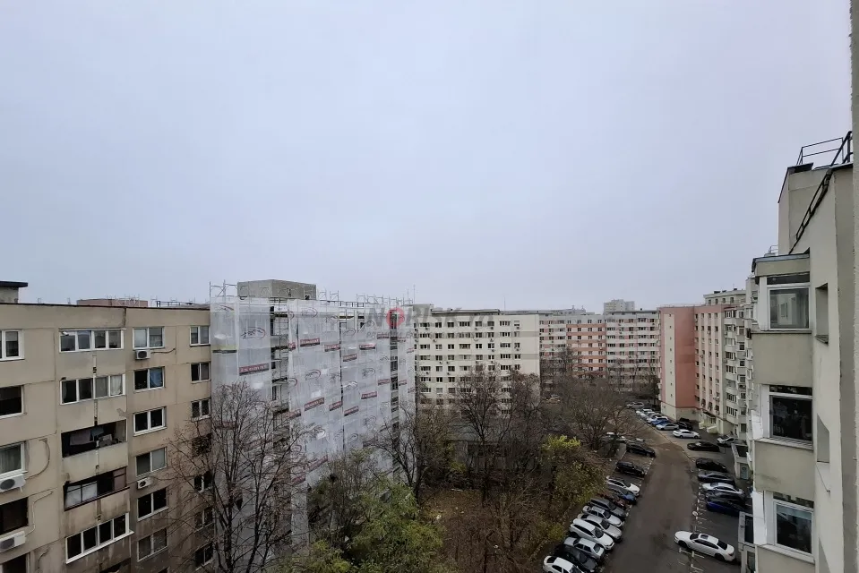 Teiul Doamnei 4 camere 80mp parcare centrala bloc