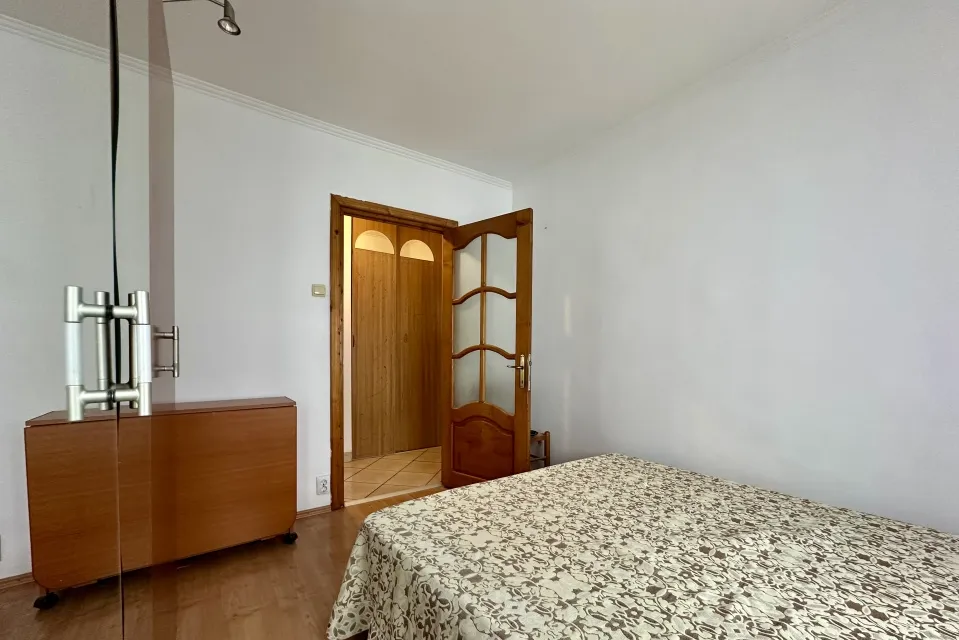 Gorjului apartament 3 camere 69 5 mp 2 bai 2 balcoane bloc 1979