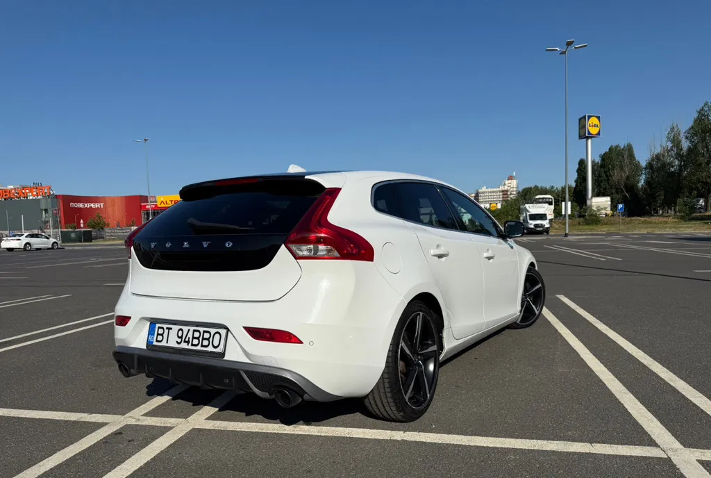 Volvo V40 R Design D4 6 800 eur