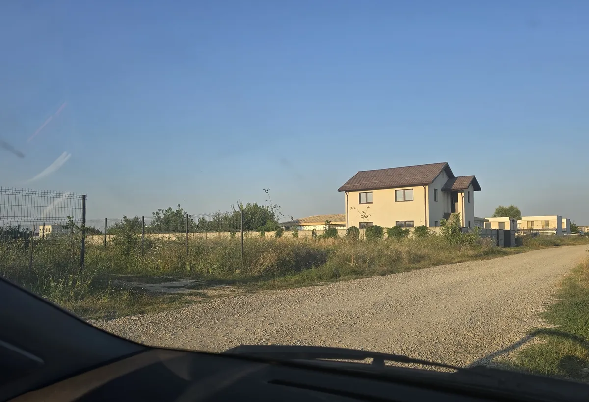 Vand 800 teren Cosmopolis fs 25 mp la 220000 euro
