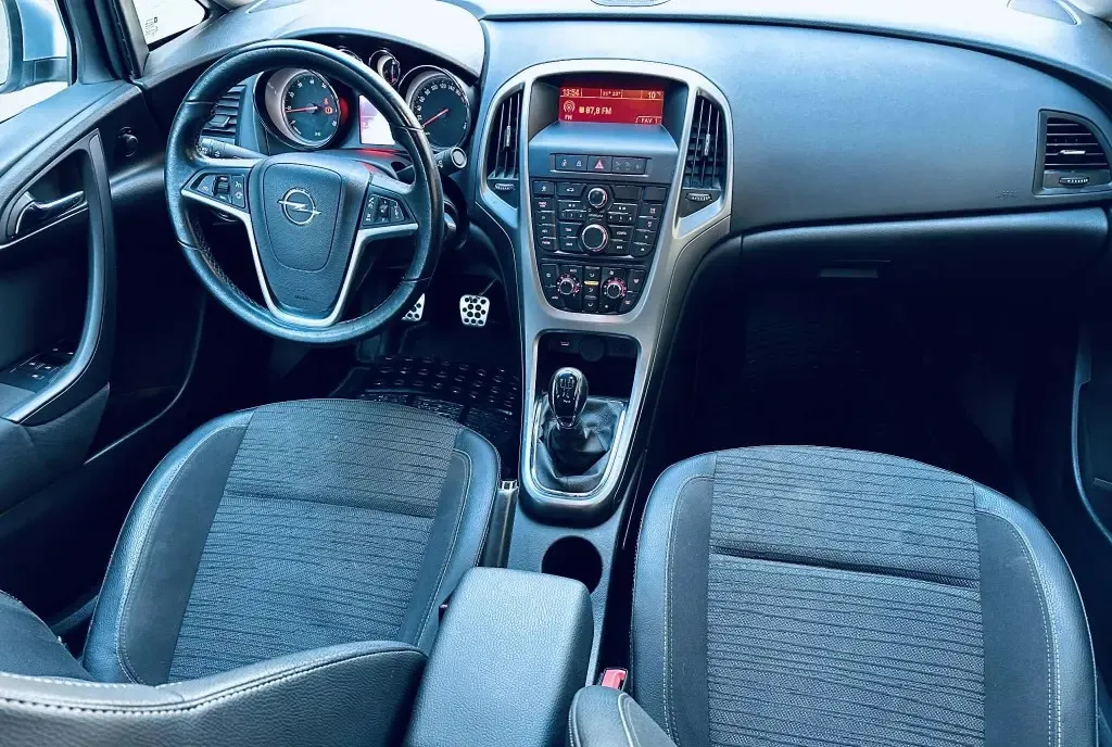 Opel Astra 2017 1 6 Euro 6 32000Km Clima Pilot 6 990 eur