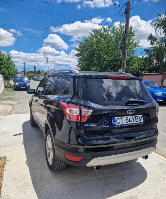 Ford Kuga cu plafon panorama 10 500 eur