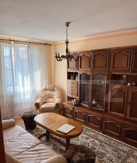 Apartament cu 2 camere renovat in Zarnesti - zona cent