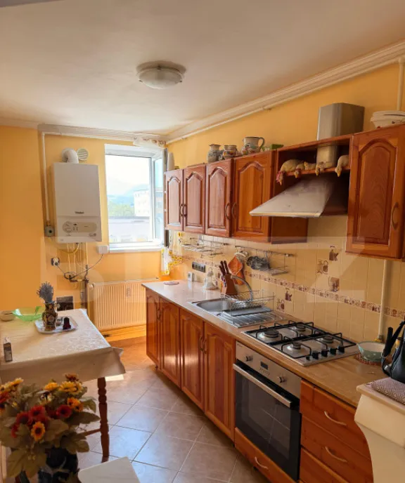 Apartament cu 2 camere renovat in Zarnesti - zona cent