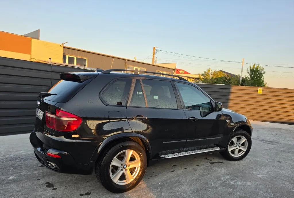 BMW X5 E70 3 0d xDrive 4 550 eur