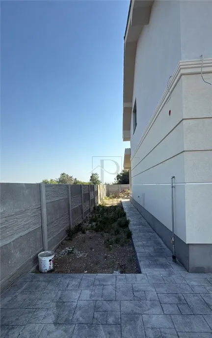0 Comision Mosnita 1/2 duplex pe parter