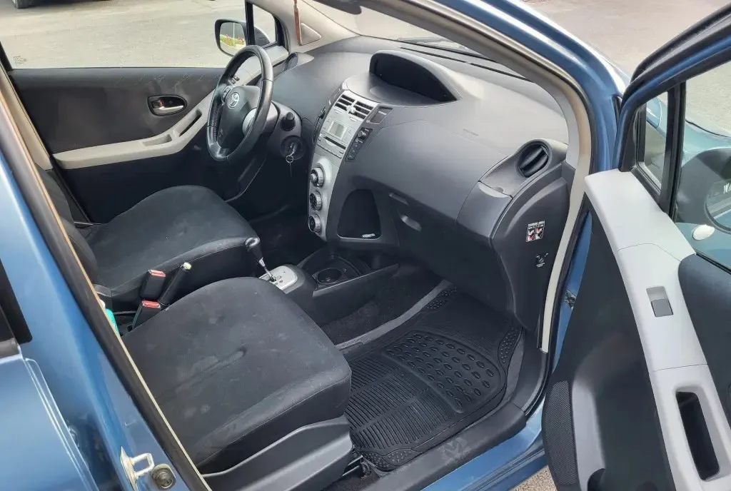 Toyota yaris automata 4 500 eur