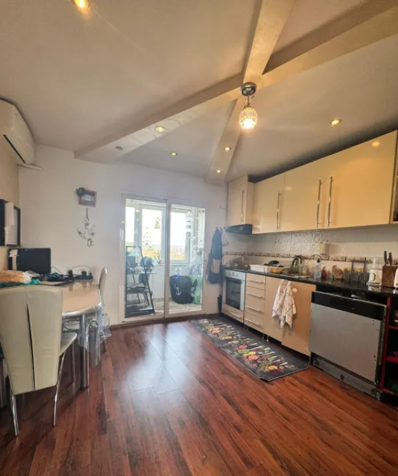 Apartament eficient compartimentat renovat 48 mp zona Hot