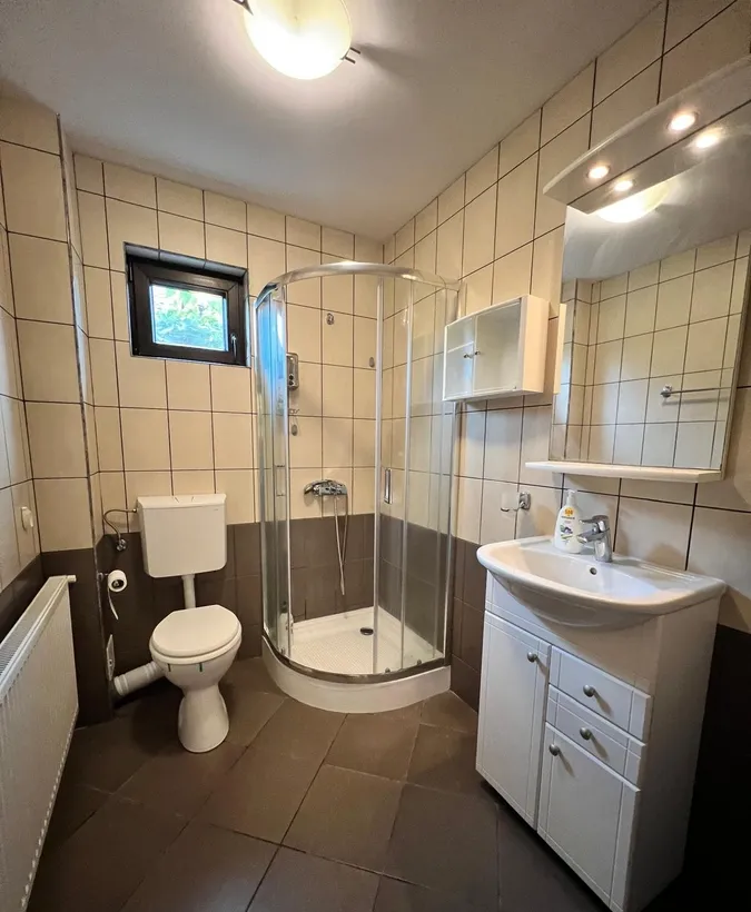 Brebu Prahova langa Campina casa de vacanta si teren de 1600 mp