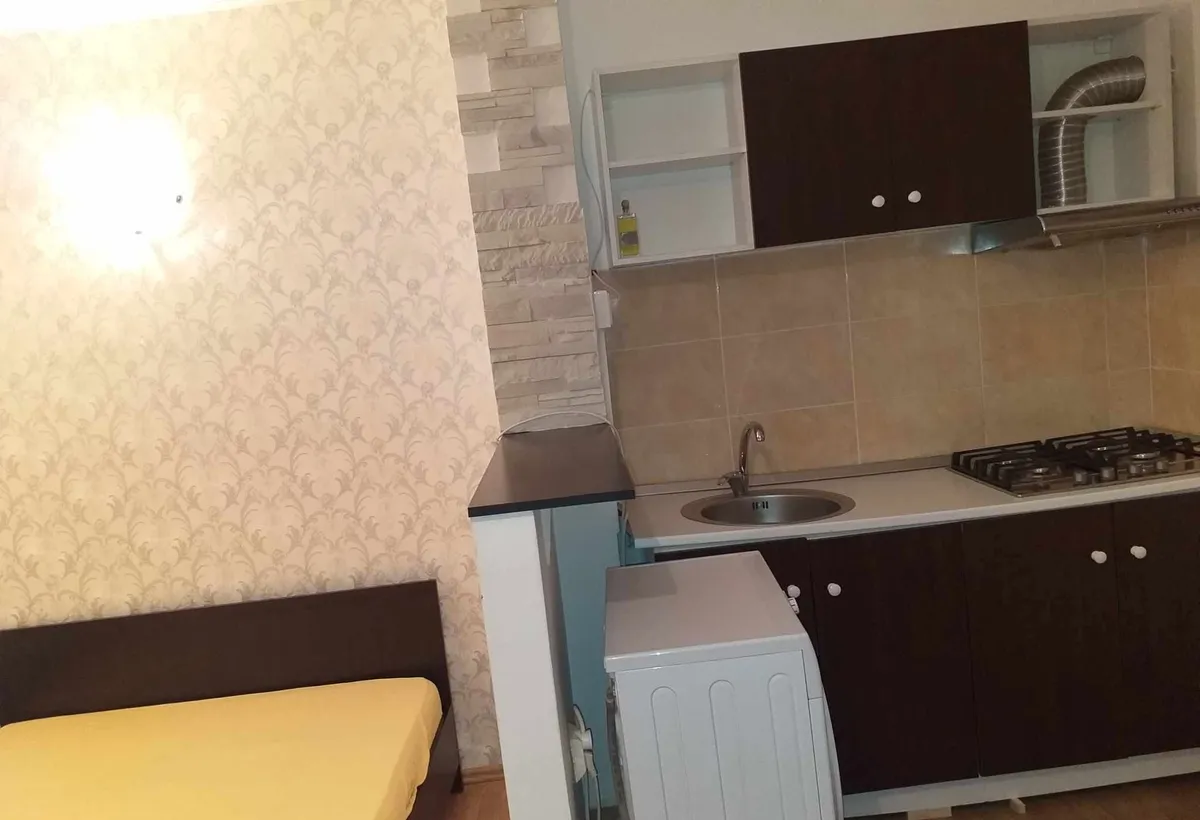 Titan Intrarea Badeni 5 minute metrou Costin Georgian