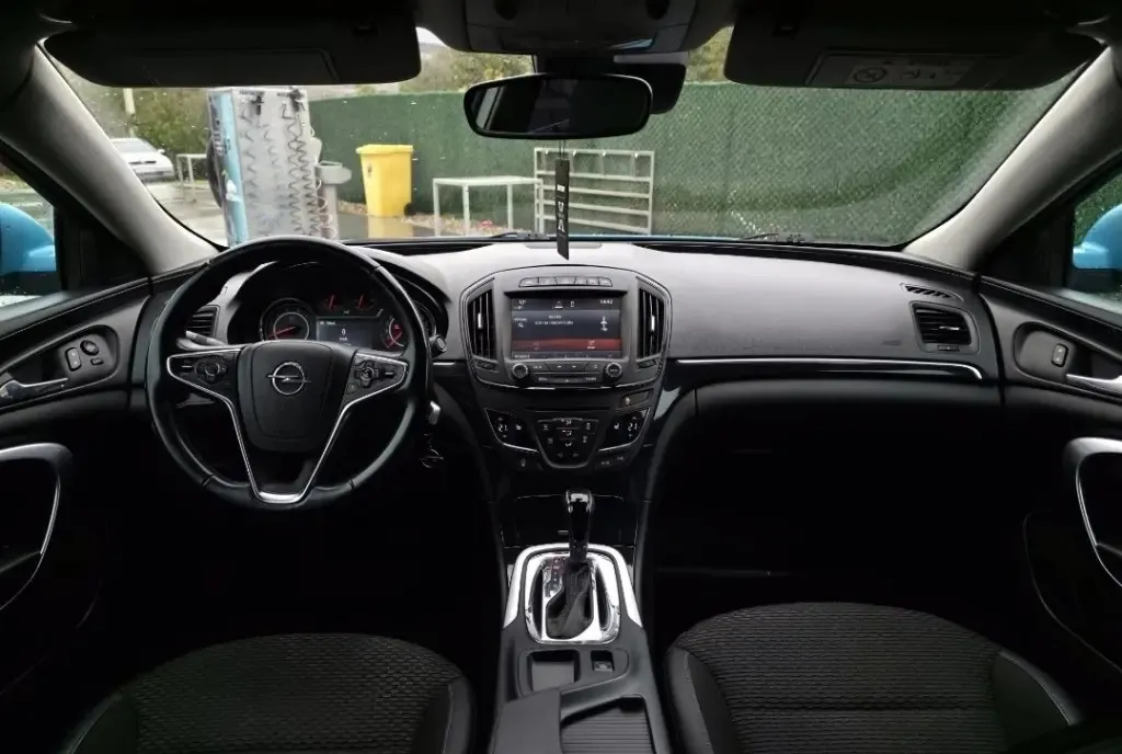 Ople Insignia BiTurbo 4x4 10 500 eur