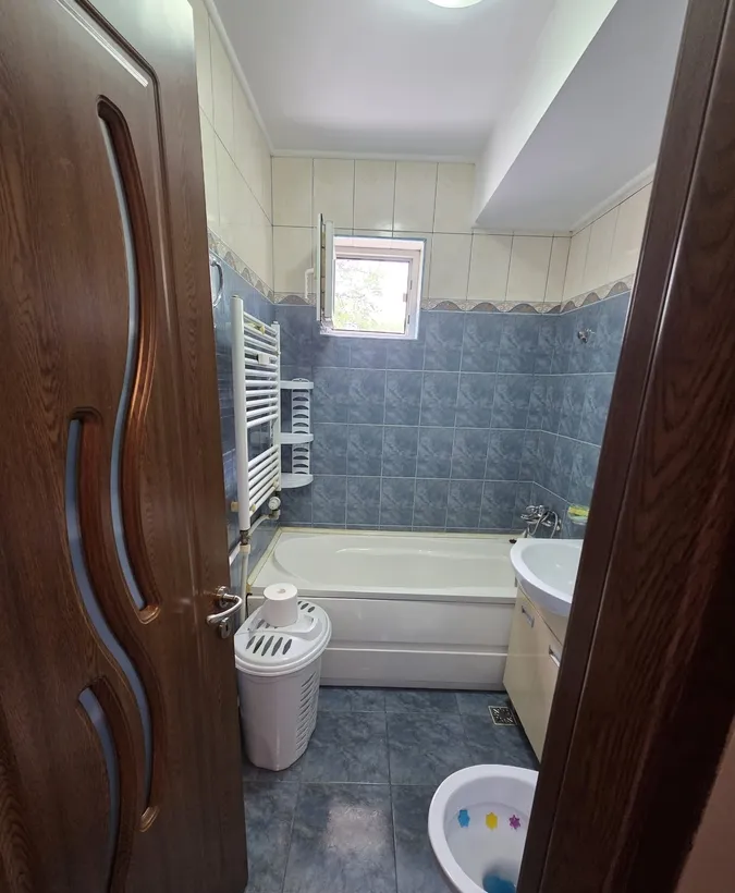Piata Resita inchiriere apartament 2 camere ideal activitate profesionala