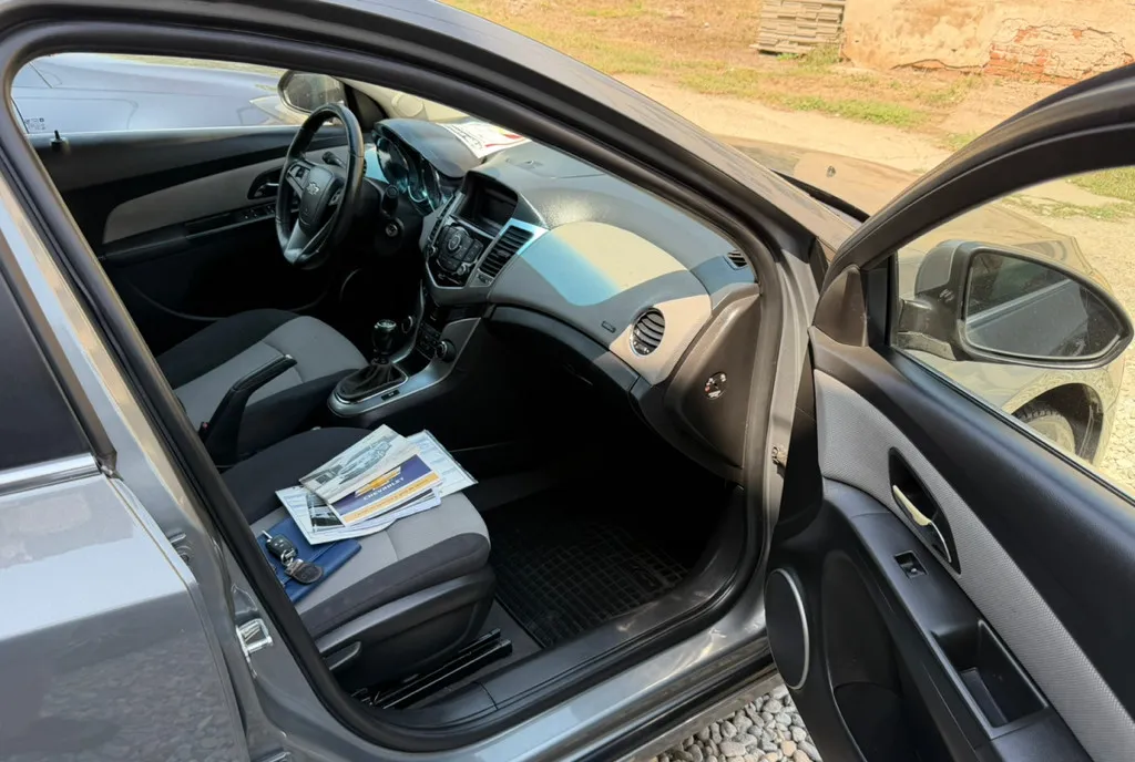 Chevrolet Cruze LT bull 1 8 Benzina 141 CP Unic Proprietar 2 Chei RATE / BUY-BACK 3 790 eur