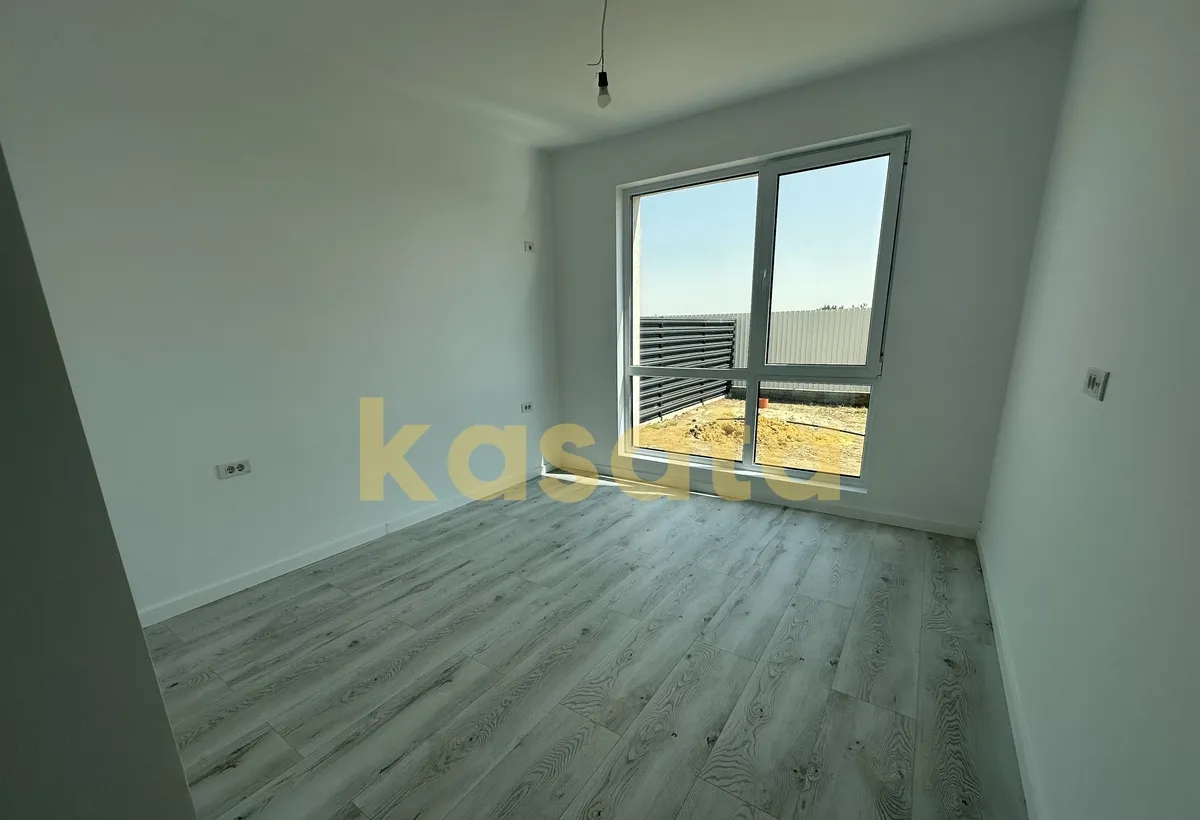 Domnesti Casa pe parter 4 camere