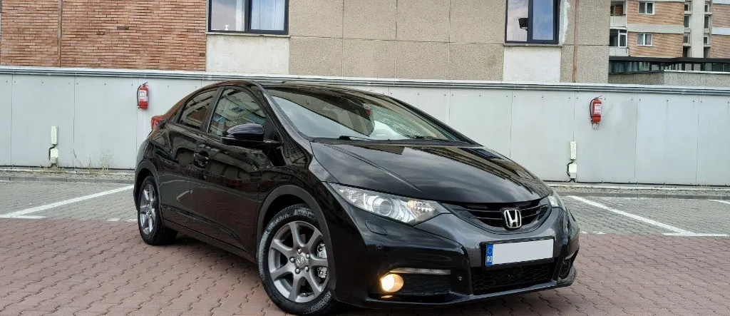 Honda Civic IX - 1 6 i-DTEC / 6 1 trepte / Bose / Euro 5 / Xenon 4 990 eur