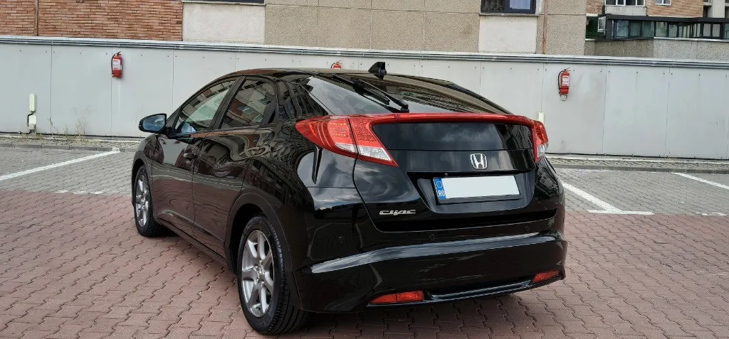 Honda Civic IX - 1 6 i-DTEC / 6 1 trepte / Bose / Euro 5 / Xenon 4 990 eur