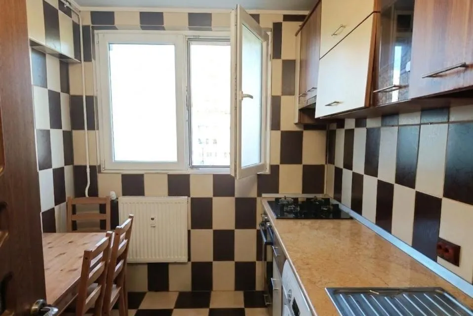 Titan Apartament cu 3 camere luminos si la doar 5 minute de metrou Titan