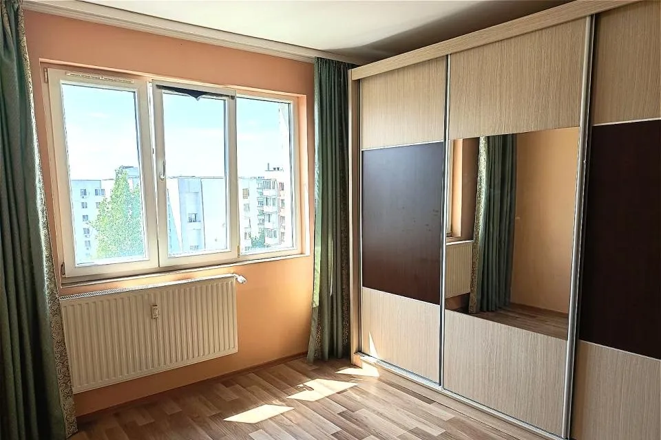 Titan Apartament decomandat cu 2 camere 59 mp 2 minute de metrou Titan