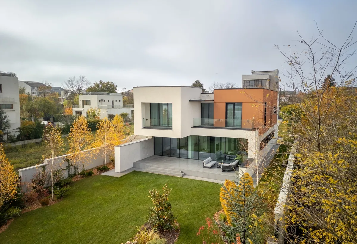 Smart Home nZEB spectaculoasa Bucuresti Sector 1 cu deschidere lac teren 2000 mp