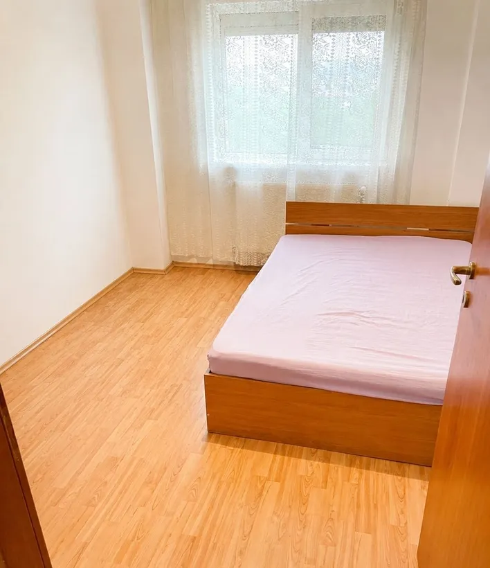 Crangasi Vanzare apartament cu 3 camere 2 min Metrou Crangasi