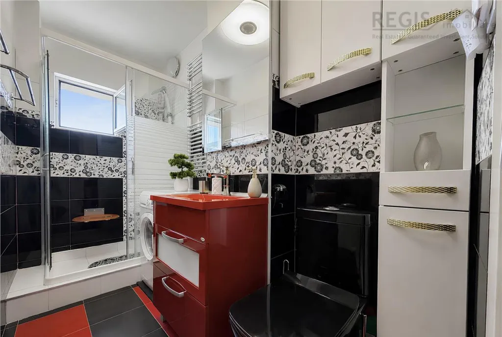Apartament renovat cu 2 camere si parcare zona Judetean