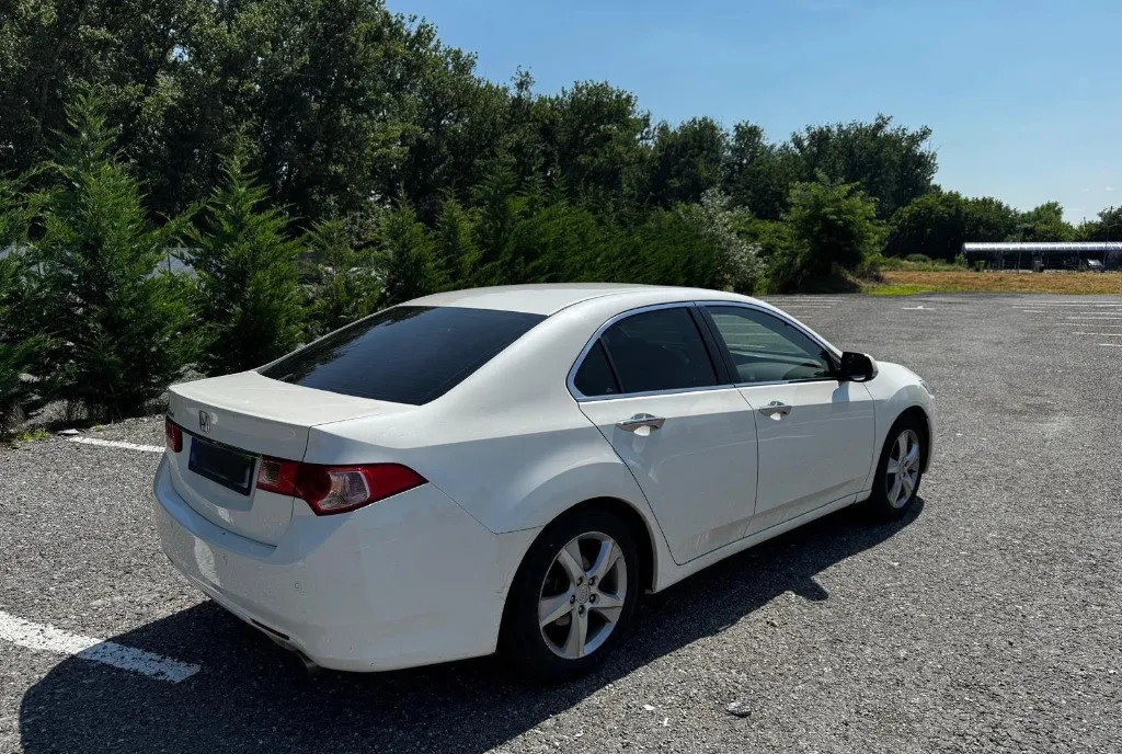 Honda Accord 2012 Executive AT 2 0 8 100 eur