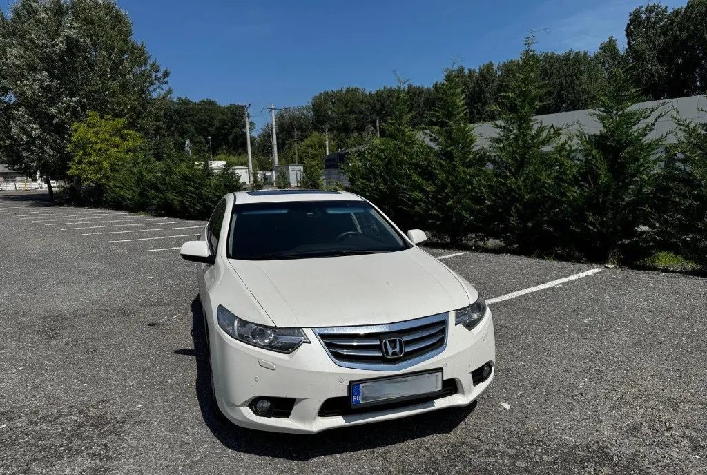 Honda Accord 2012 Executive AT 2 0 8 100 eur
