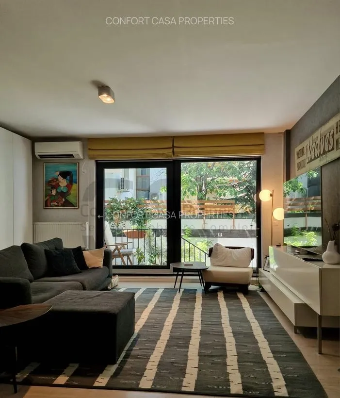 1 Mai Piata Victoriei apartament 3 camere gradina de 95 mp amenajata