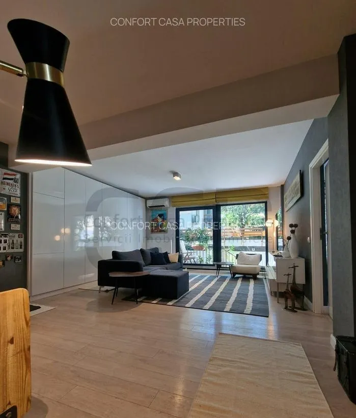 1 Mai Piata Victoriei apartament 3 camere gradina de 95 mp amenajata