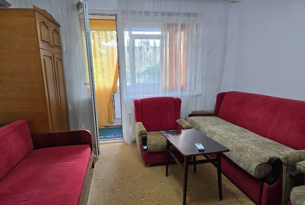 Ofer spre inchiriere apartament 3 camere zona 1 Mai Bucuresti