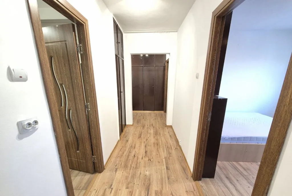 Inchiriez apartament 2 camere Strada Toamnei zona Centru Civic