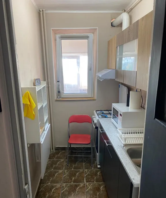 Inchiriez apartament cu 3 camere