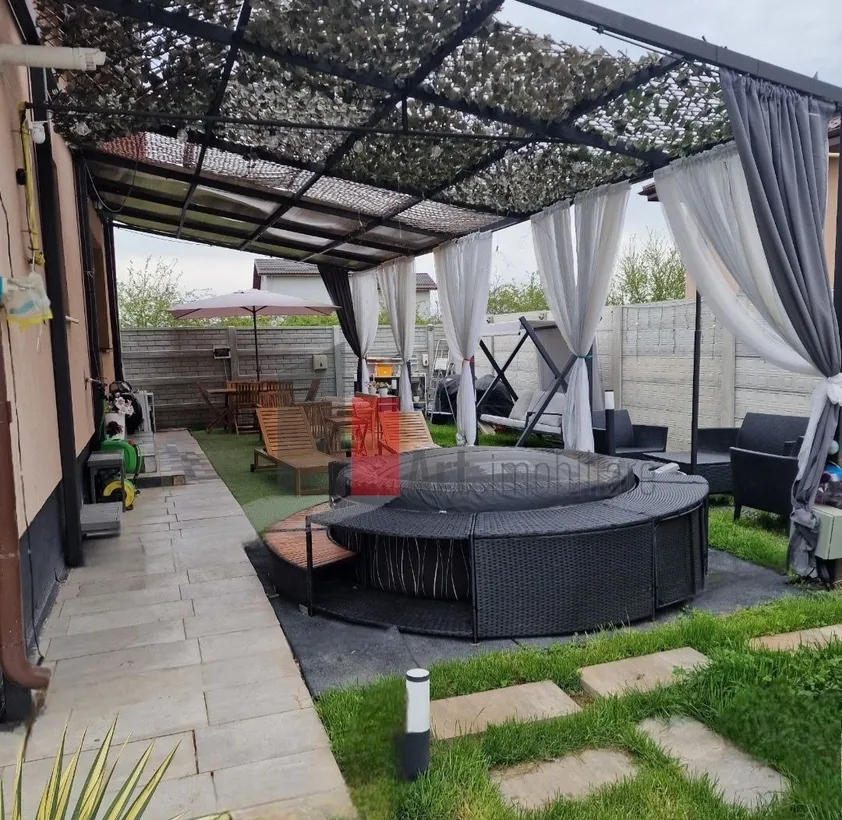 Mihailesti vindem casa cu piscina si zona de fitness
