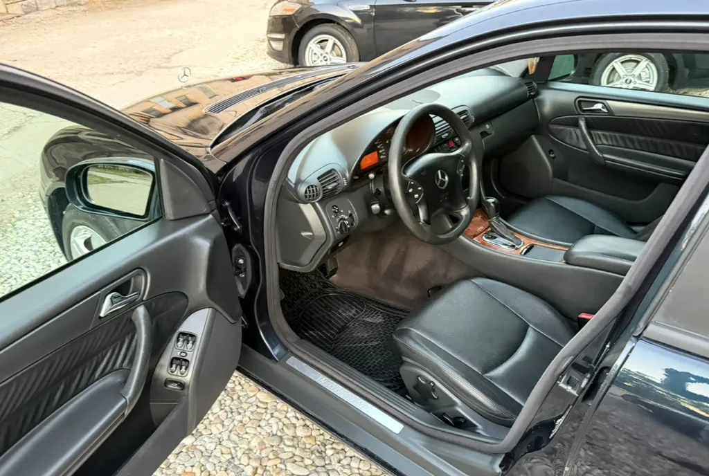 Mercedes C220 CDI W203 2002 bull Automat bull Trapa bull Piele bull Distributie Schimbata 2 200 eur