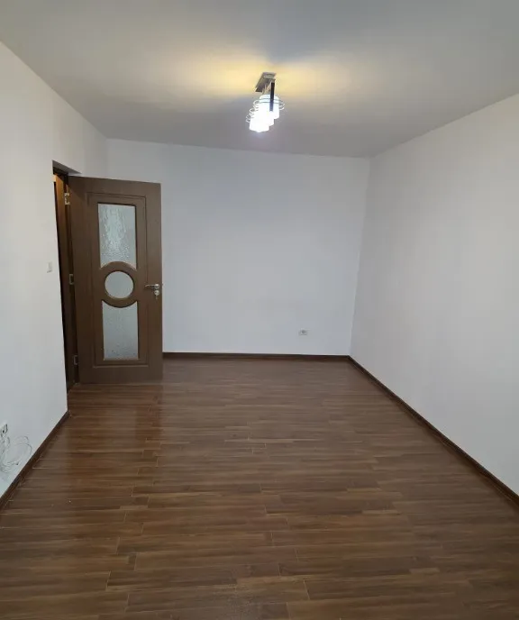 Apartament 2 camere de vanzare Bloc C Turn Tecuci central