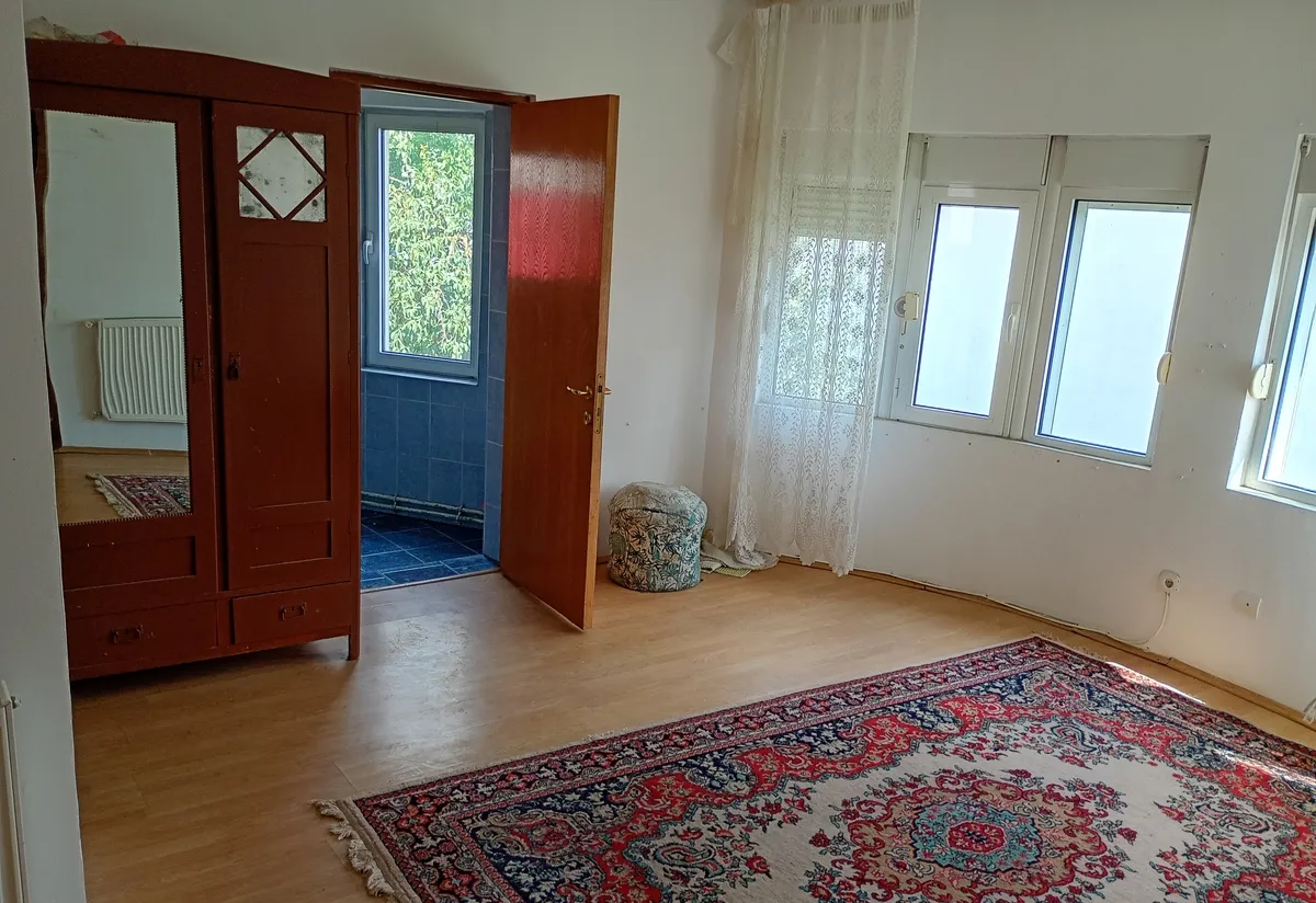 Otopeni Calea Bucurestilor casa 4 camere curte