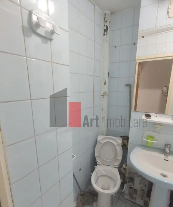 Vanzare apartament decomandat 2 camere Metrou Lujerului