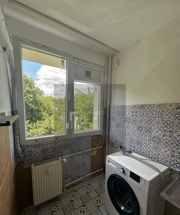Apartament 3 camere decomandat 64 mp pivnita Titan R
