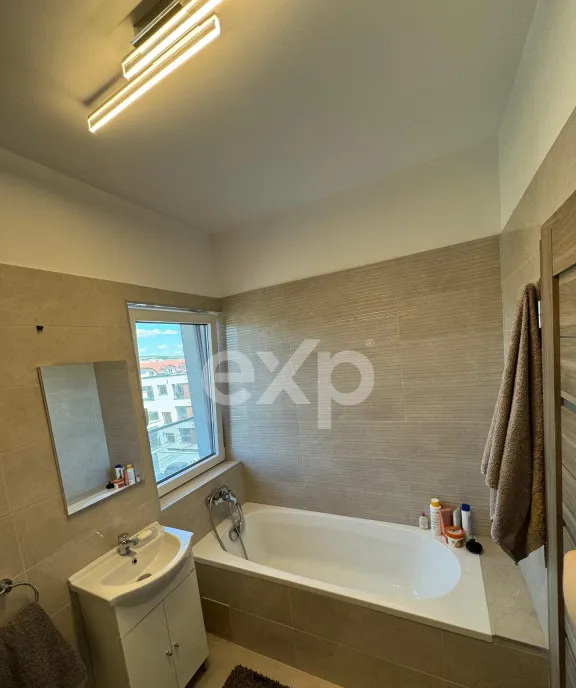 Apartament 3 camere 2 balcoane Intre Lacuri