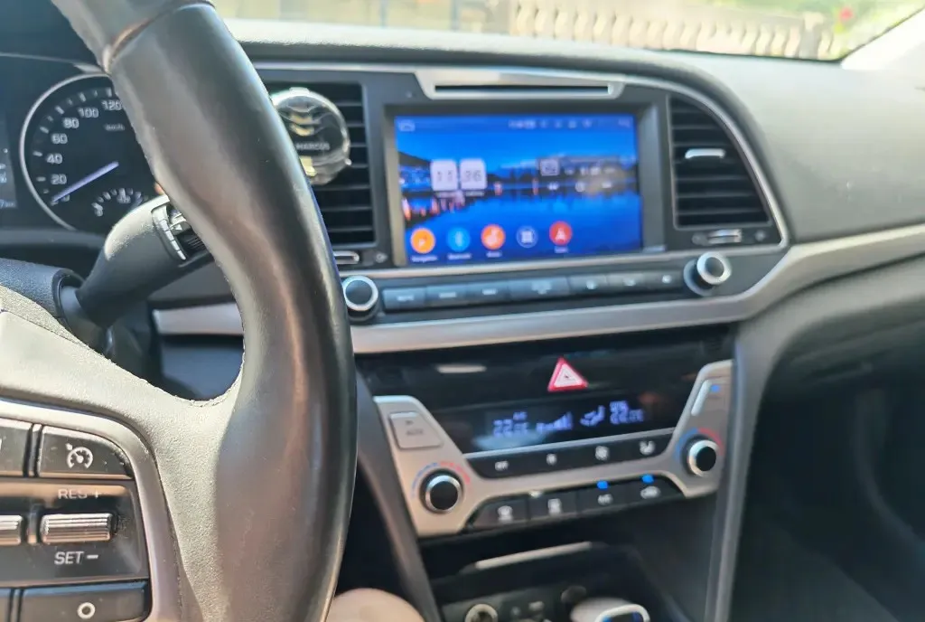 Hyundai elantra echipare highway culoare gri perlat 10 000 eur