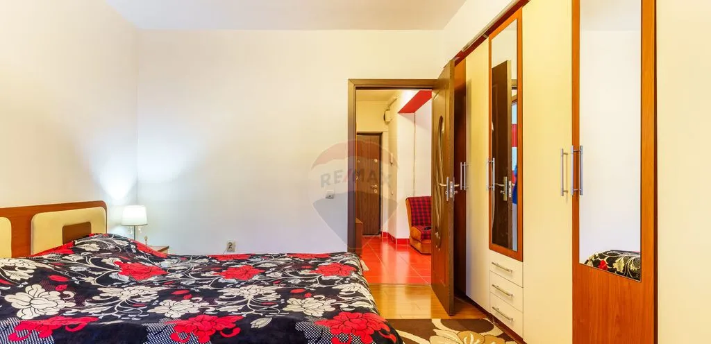 De vanzare 2 camere 58 mp parcare Str Florilor