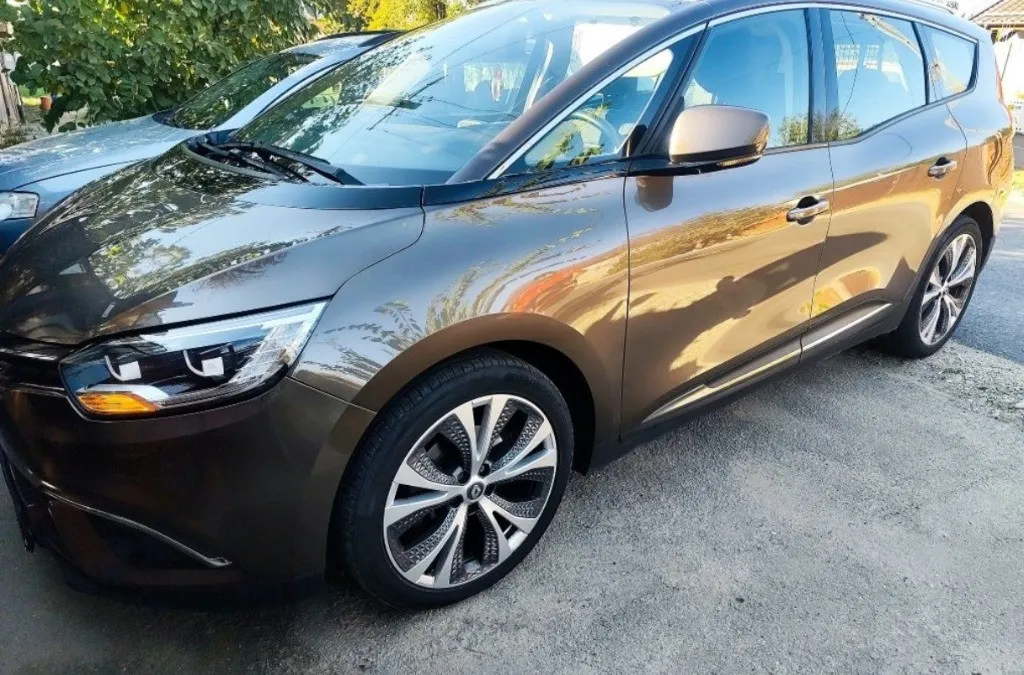 Renault Grand Scenic 10 200 eur
