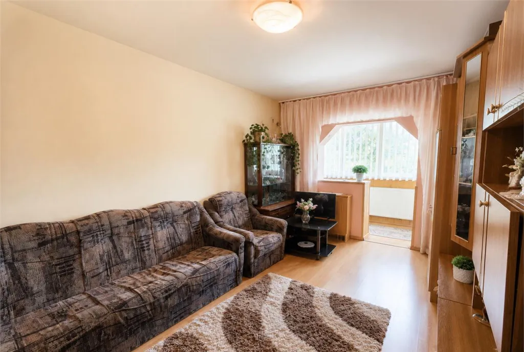Apartament 3 camere decomandat etaj1 boxa 14 mp 2 balco