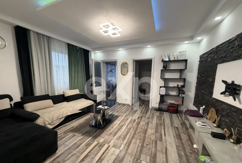 2 Camere 8 minute Metrou titan 58 mp totali Dressing