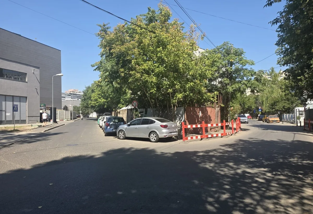 Teren intravilan 260 mp langa Mega Mall deschidere 30m la 2 strazi P 2