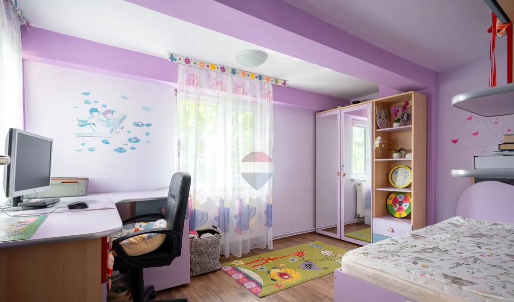 Apartament cu 3 camere parcare curte si spatiu depozit