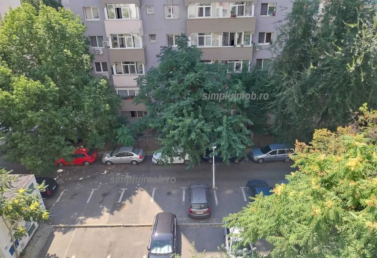 Garsoniera Salajan Titan etaj 5 10 Metrou Grigorescu